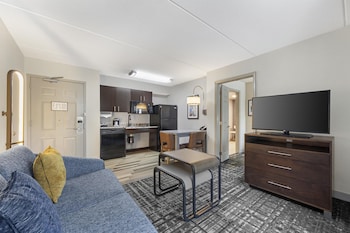 Suite, Multiple Beds, Accessible, Kitchen (Mobility and Hearing)