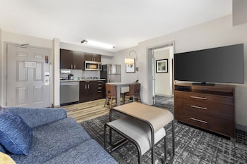 Suite, Multiple Beds, Kitchen