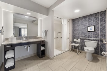 Suite, Multiple Beds, Accessible, Kitchen (Mobility and Hearing)