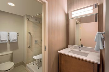 Room, 2 Double Beds (Mobility Accessible, Tub)