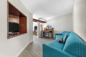 Suite, 1 King Bed, Non Smoking (Upgrade)