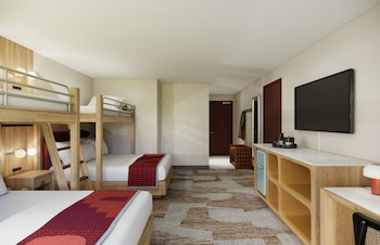 Deluxe Two Queens Adventure Room