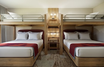 Deluxe Two Queens Adventure Room