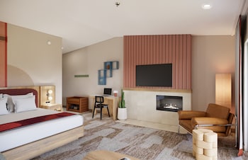 Outbound Fireplace Patio King + Sleeper Sofa