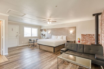 Suite, 1 King Bed