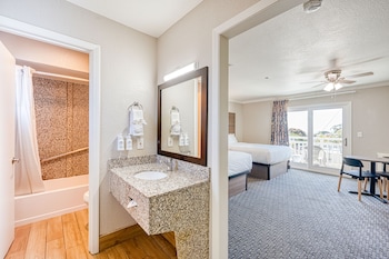 Standard Room, 2 Queen Beds, Partial Ocean View