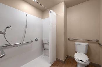 Standard Room, 1 Queen Bed, Accessible