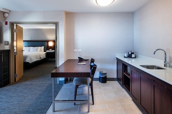 Suite, 1 King Bed, Non Smoking, Fireplace