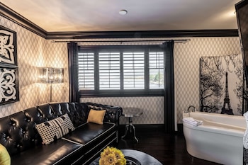 Suite, 1 King Bed, Non Smoking, Balcony