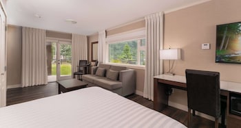 Family Room, 2 Queen Beds, Patio, Lake View