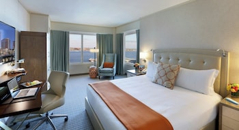 Room, 1 King Bed, Accessible, Harbor View