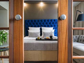 Suite, 1 Queen Bed