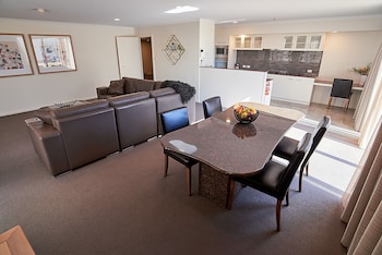 2 Bedroom Deluxe Apartment