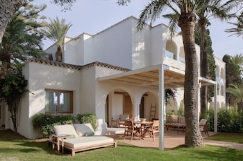The Level, Villa