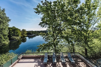 Standard Room, 1 Double Bed, Balcony, Lake View