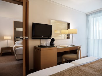 Family Room, 2 Bedrooms, Connecting Rooms, City View