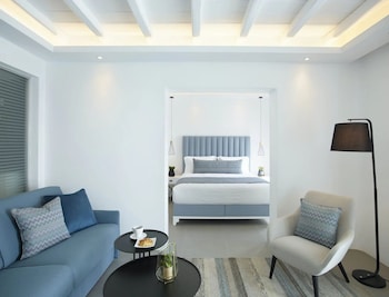Grand Suite with Private Pool & Panoramic Sunset View-New Section
