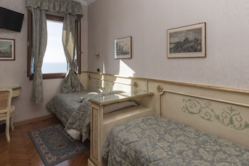 Classic Twin Room