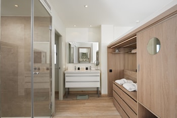 The Level, Junior Suite