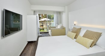 Family Room (Solarium, 2+2)