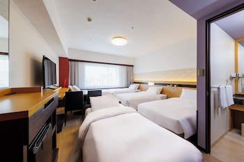 East Wing - DELUXE TWIN (For 5 adults), Non Smoking (1 bed for over age of 7)