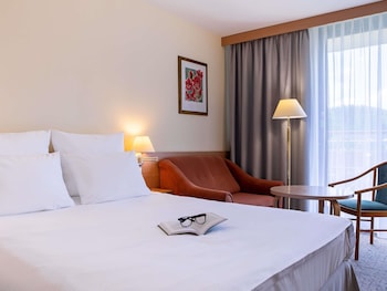 Standard Room, 1 Queen Bed with Sofa bed