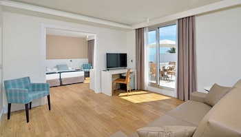 Suite, Sea View (Sol 2 Ad + 2 Ch)
