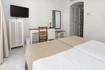Standard Double Room (2 Adults + 1 Child)