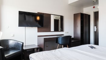 Room, 2 Twin Beds, Non Smoking (Standard Basic)