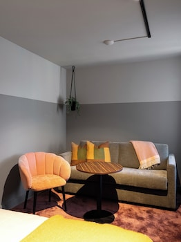 Family Room (2 twin beds, 1 sofa bed)