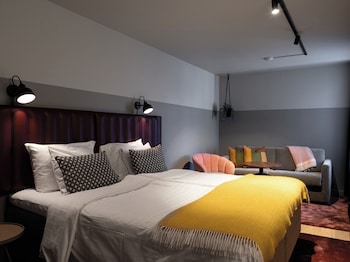 Family Room (2 twin beds, 1 sofa bed)