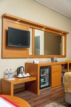 Standard Room, 2 Twin Beds, Non Smoking (with Sofabed)