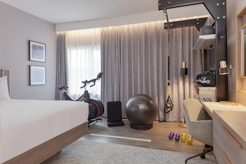 Room, 1 Queen Bed (Fitness)