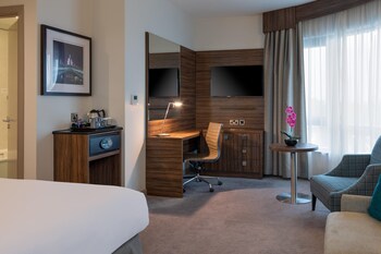 Junior Suite, 1 King Bed with Sofa bed