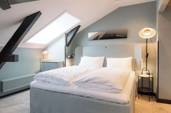 Standard Room, 1 Queen Bed