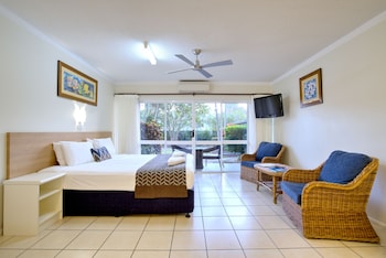 Studio Suite (Hibiscus)