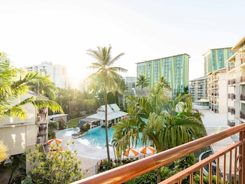 Standard Room, 1 King Bed, Pool View