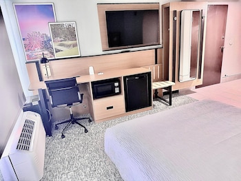 Room, 1 Queen Bed, Hearing Accessible, Non Smoking
