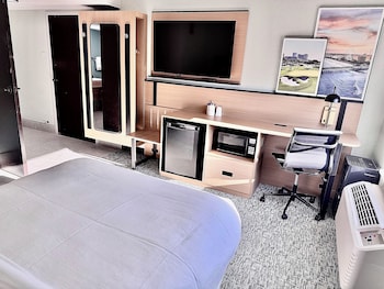 Room, 1 Queen Bed, Hearing Accessible, Non Smoking