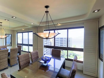 Condo, 2 Bedrooms, Ocean View (2111)