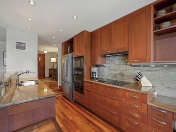 Condo, 3 Bedrooms (163)