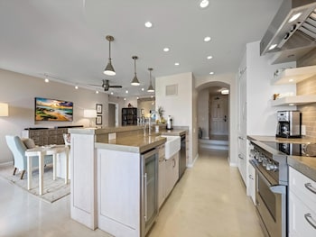 Condo, 2 Bedrooms, Ocean View (373)