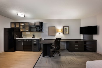 Studio Suite, 1 Queen Bed, Accessible (Mobility Roll in Shower)