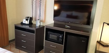 Standard Room, 1 King Bed, Non Smoking, Refrigerator & Microwave