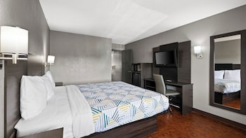 Deluxe Room, 1 King Bed, Smoking, Refrigerator & Microwave