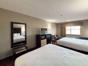 Deluxe Room, 2 Queen Beds, Smoking, Refrigerator & Microwave