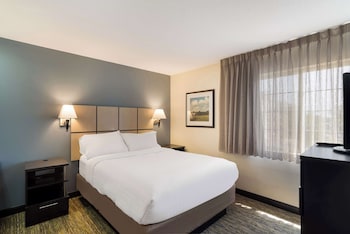 Room, 1 Queen Bed (Mobility Tub One Bedroom)