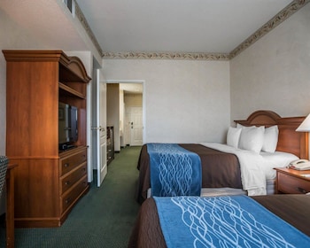 Suite, Multiple Beds, Non Smoking (2 Queen,Sofa Bed,Living Room)