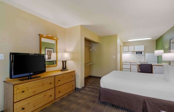Deluxe Studio, 1 Queen Bed with Sofa bed, Non Smoking