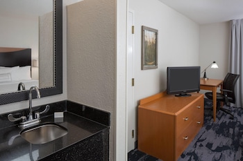 Room, 2 Queen Beds (Mobility/Hearing Access, Roll-In Shwr)